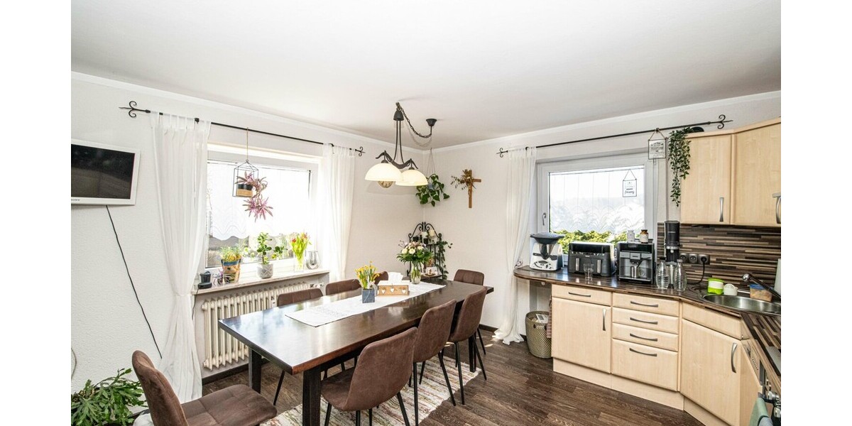 Interessantes Mehrfamilienhaus als Kapitalanlage oder Mehrgenerationenwohnen - Mehrfamilienhaus, Wohnhaus Waldmünchen | Angebot:25991949