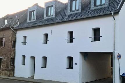 Barrierefreie Dachgeschosswohnung mit modernem Wohnkomfort und historischem Charme zimmer