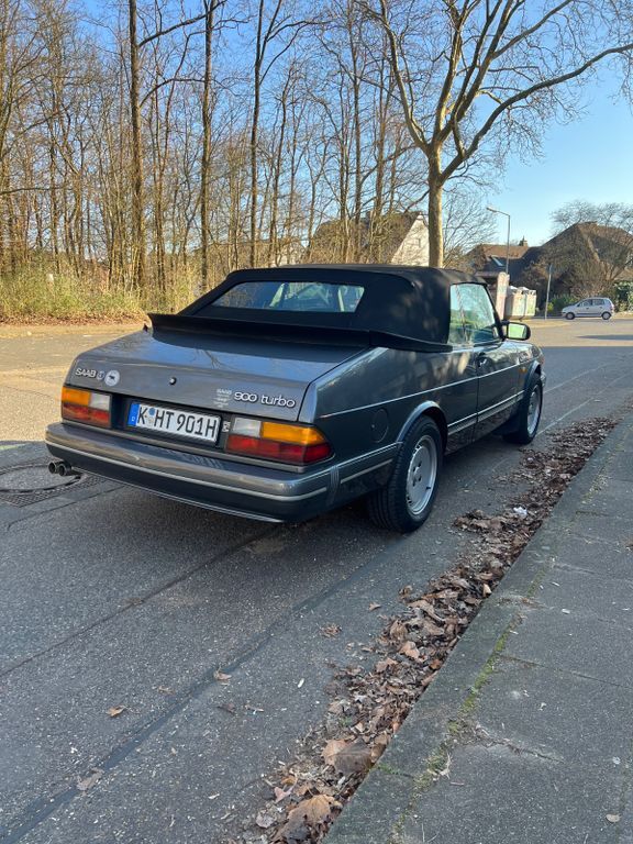 900