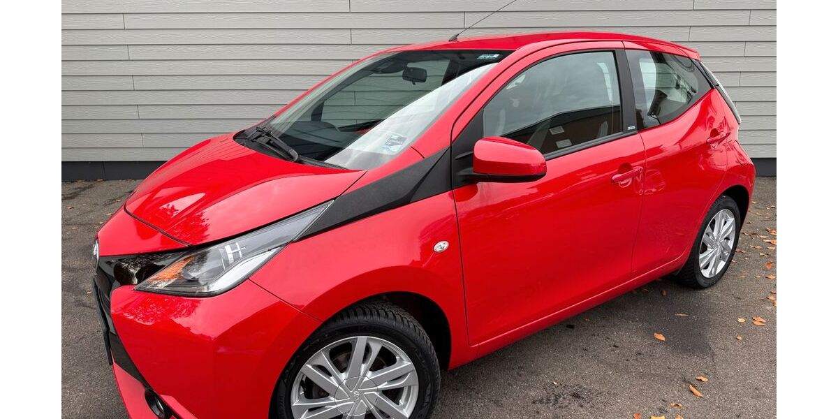 Toyota Aygo (X) 89.933 km 7.700 &euro; Neumünster 24536