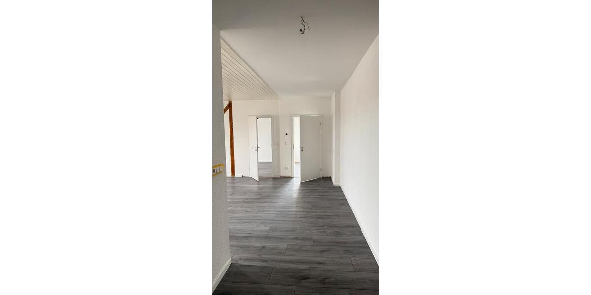 Dachgeschoßwohnung Riesa - 3 Zimmer, 70 m&sup2;, 480&euro; | Angebot:26657642