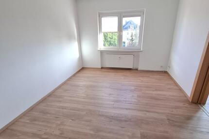 5-Raum-Wohnung mit EBK + Balkon + Kamin + Sauna + Wintergarten in Altchemnitz - Frisch Renoviert 5 zimmer