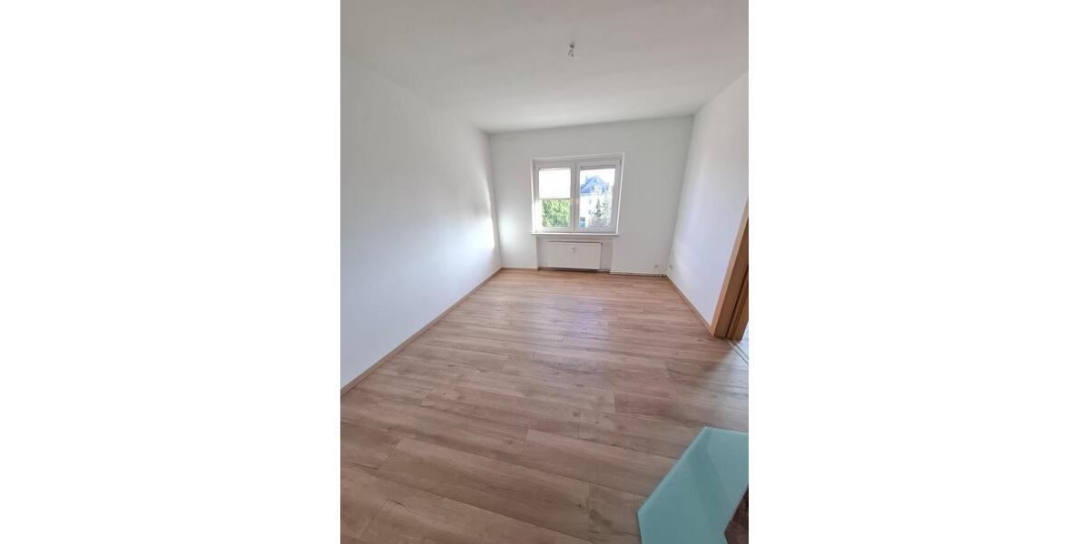 5-Raum-Wohnung mit EBK + Balkon + Kamin + Sauna + Wintergarten in Altchemnitz - Frisch Renoviert 5 zimmer