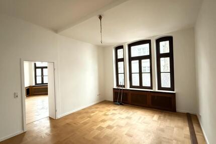 **Altbaucharme trifft Citylage – Stilvolle 3-Zimmer-Wohnung im He