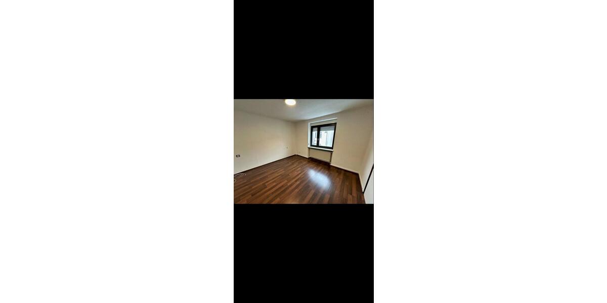Etagenwohnung Schiffweiler - 5 Zimmer, 130 m&sup2;, 1.250&euro; | Angebot:26473092