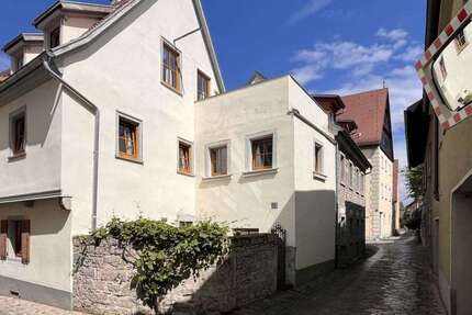 Haus Ochsenfurt - 4 Zimmer, 135 m&sup2;, 448.000&euro; | Angebot:26013484