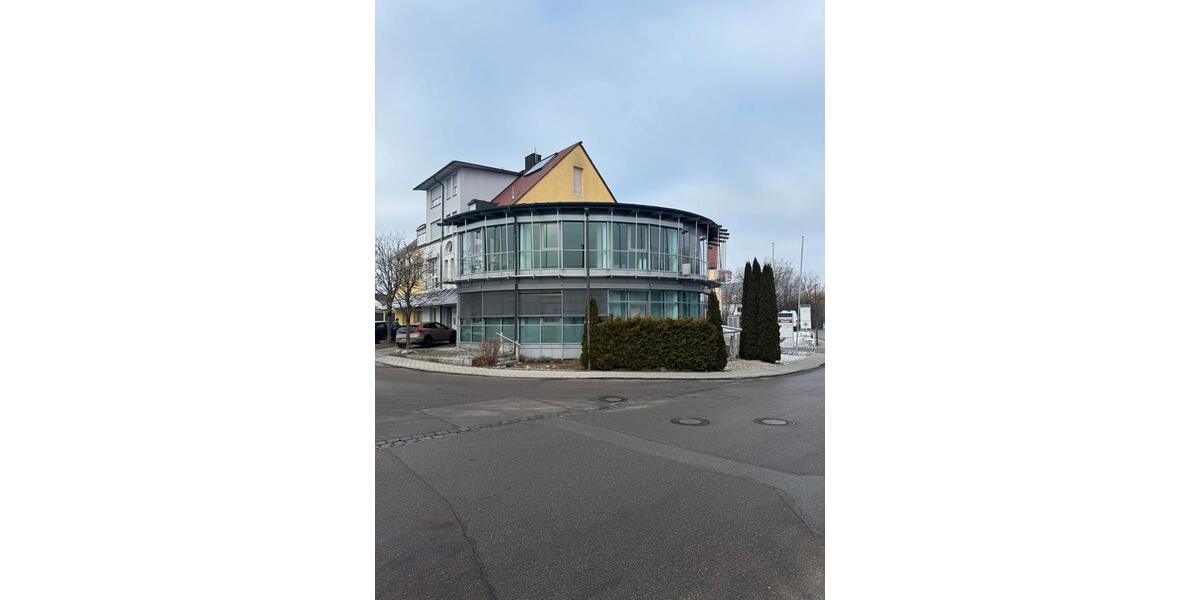 Helle Bürofläche mit Glasfront in Vierkirchen – Nähe S-Bahn zimmer