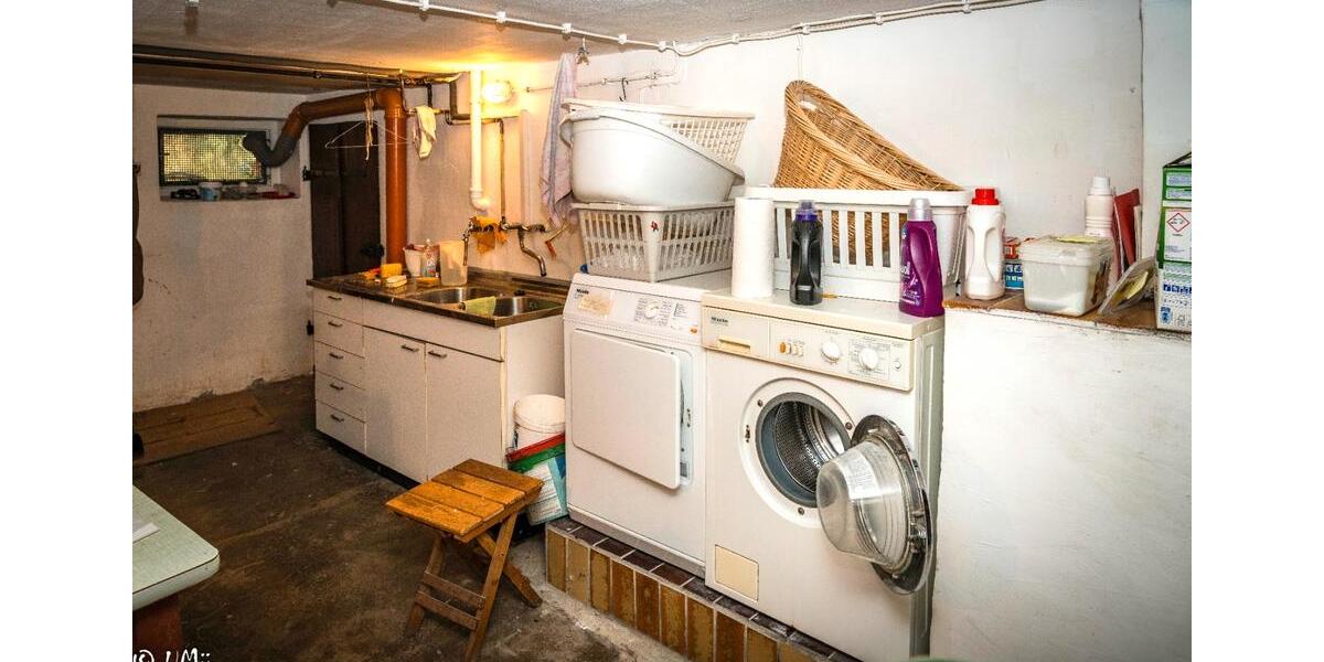 Bauernhaus, Landhaus Vöhl - 7 Zimmer, 100 m&sup2;, 215.000&euro; | Angebot:26423708
