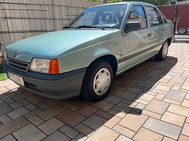 Opel Kadett 81.000 km 4.650 &euro; Egelsbach 63329