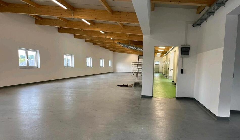 Lager- Produktions- und Bürogebäude zimmer