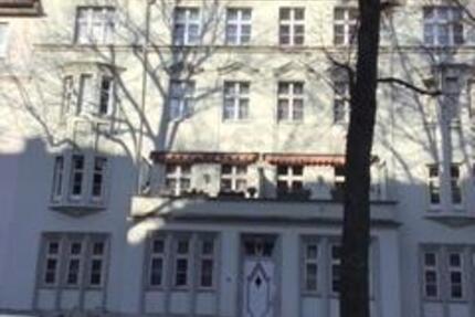 Stop! Traumhafte 4-Zimmer Altbauwohnung mit zwei Balkonen und sofort anmietbar! zimmer