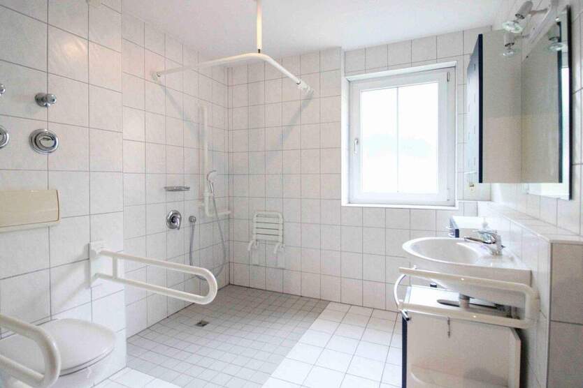 Barrierefreie Erdgeschosswohnung mit traumhaft großem Balkon in Top-Lage von Erlangen 3 zimmer