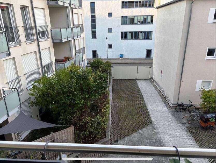 *ZENTRAL*RUHIG*HELL* 2-Zimmer-Whg mit Südloggia, EBK, TG-Stellplatz, Aufzug