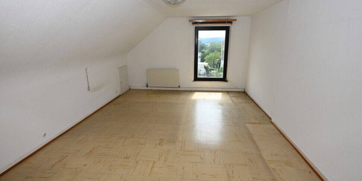 Renovierungsbedürftige Doppelhaushälfte in Saarbrücken am Bellevue zu verkaufen 5 zimmer