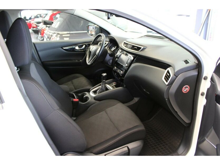 Nissan Qashqai 1.5 dCi 360 - Panorama - Navi - AHK - 76.300 km 13.780 € Euskirchen 53881