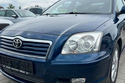 Toyota Avensis 255.000 km 2.200 &euro; falkensee 14612