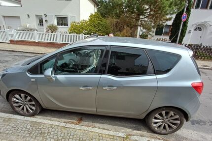 Opel Meriva 68.500 km 8.300 &euro; Berlin (Lichterfelde) 12205