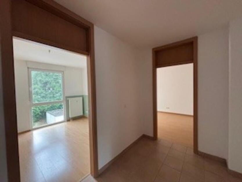 Bei VIVAWEST die Sonnenstrahlen auf dem eigenen Balkon genießen. zimmer