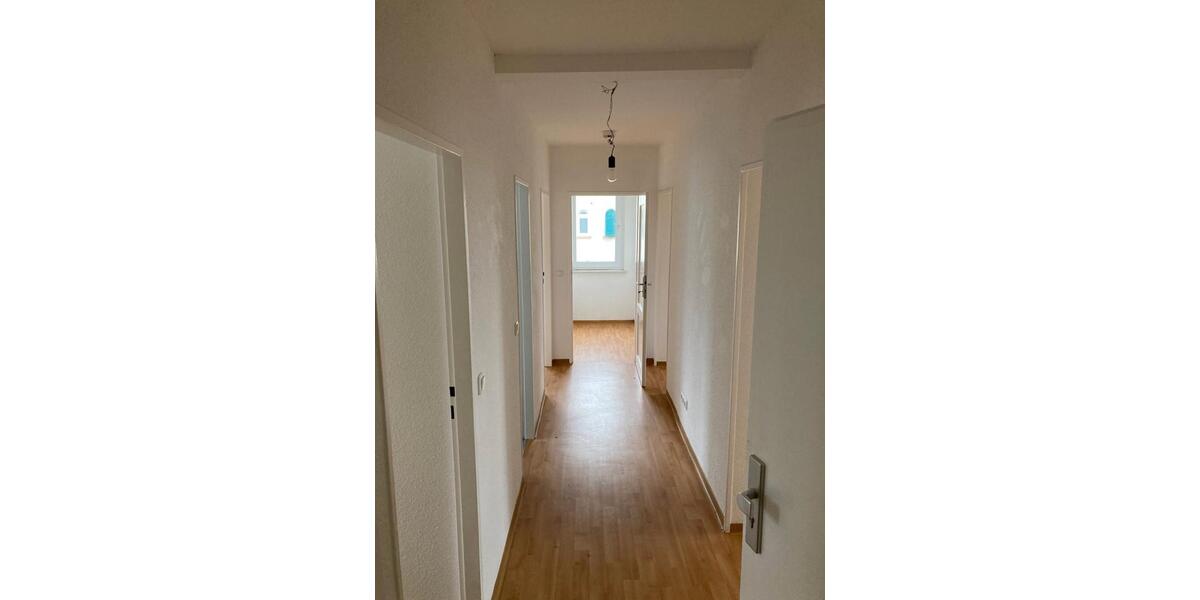 Schöne 3-Zimmer Wohnung mit Balkon und modernisiertem Badezimmer zu vermieten 3 zimmer