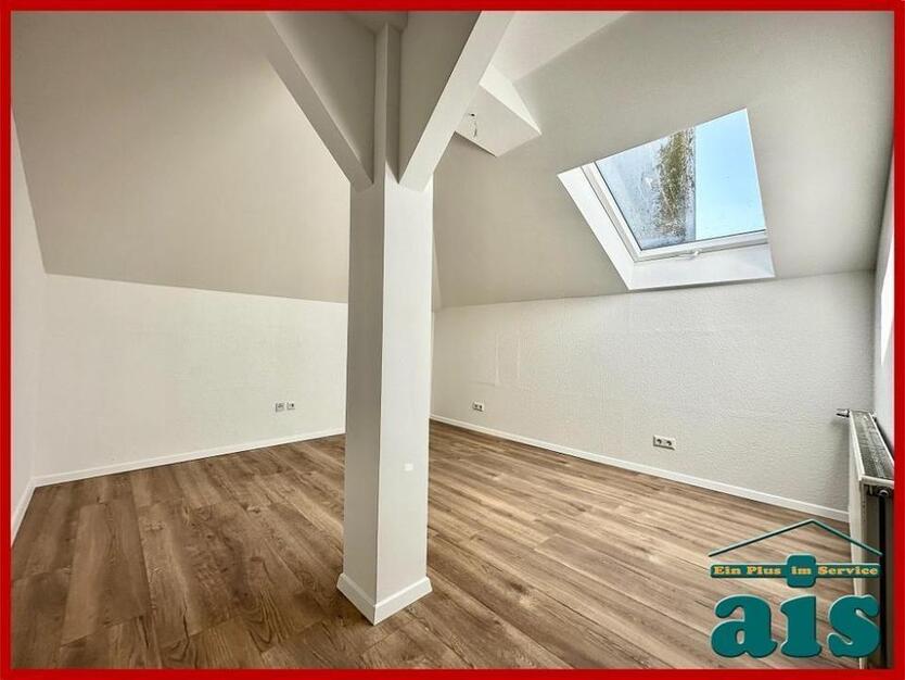 ais-GmbH bietet an: Renovierte 4 Zimmer Wohnung in der Südstadt.