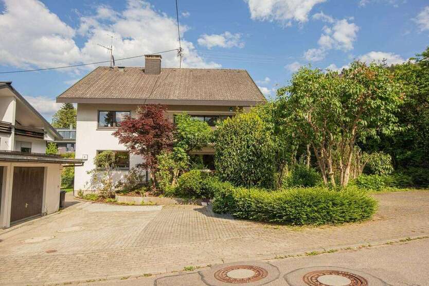 Haus zum Kaufen in Kirchzarten 850.000 € 326.67 m²