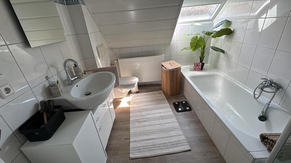 Großzügige 2-Zimmer DG-Wohnung im Außenbereich von Mehrhoog 2 zimmer