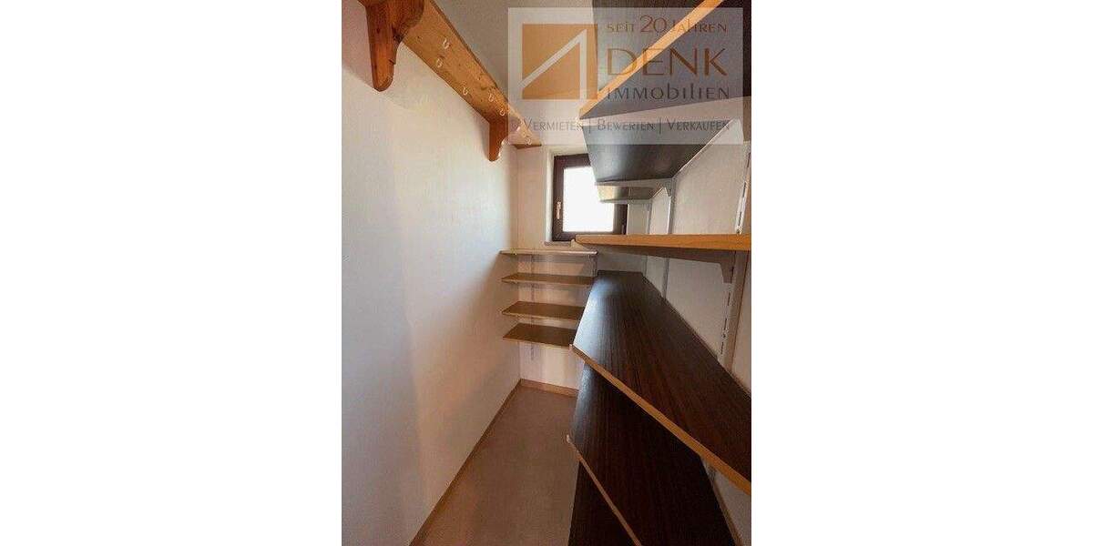 Familienglück garantiert - Großzügige 5-Zimmer- Wohnung mit Balkon in Buchbrunn 5 zimmer