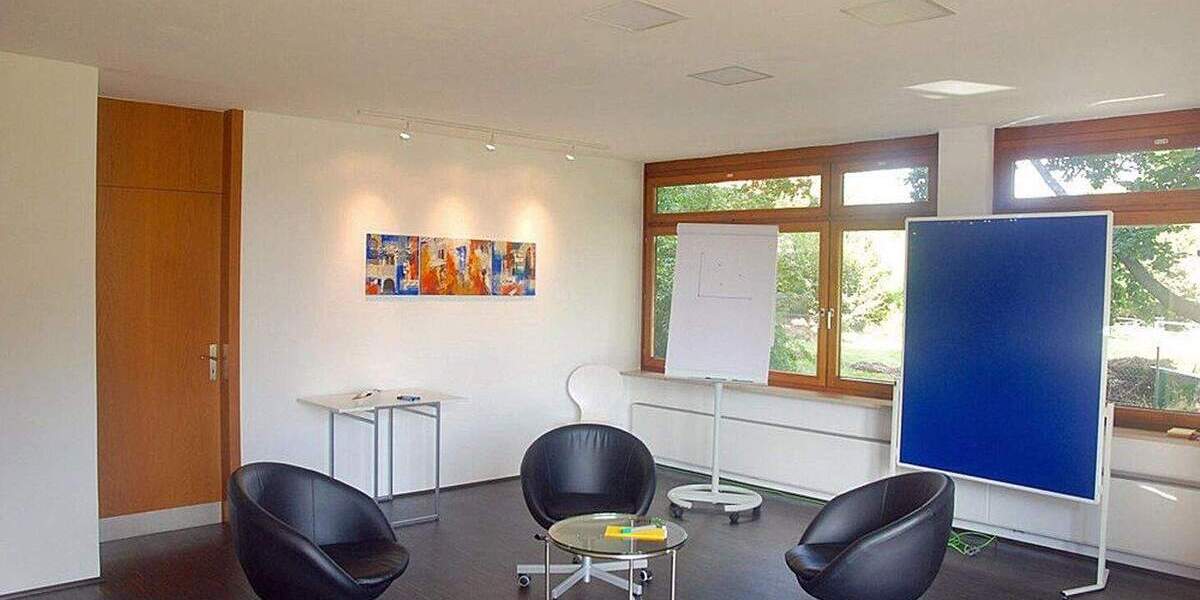 2 Gebäude: 1 Bürohaus und 1 Wohnhaus mit ca. 415 qm Gesamtfläche - Viele Nutzungsmöglichkeiten! zimmer