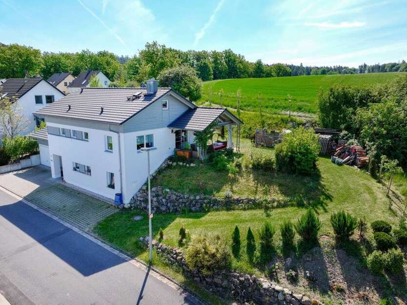 Haus zum Kaufen in Weitramsdorf Altenhof 550.000 € 141 m²