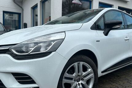 Renault Clio 115.000 km 8.449 &euro; Gummersbach (Zwischen Toom Markt und ATU) 51645