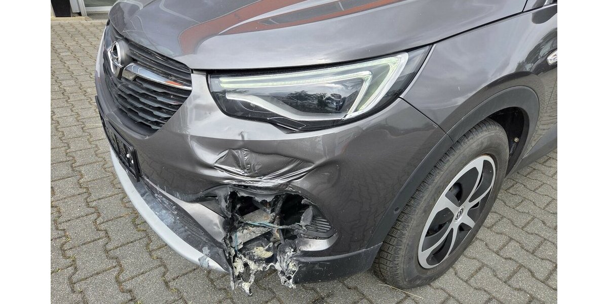 Opel Grandland X 1.2 Start/Stop 120 Jahre Navi/LED 38.696 km 10.900 &euro; Wilsdruff 01723