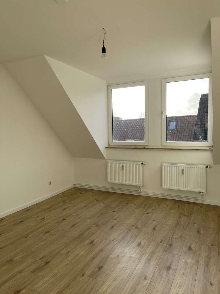 Wohnung zum Mieten in Brandenburg 328 € 32.75 m²