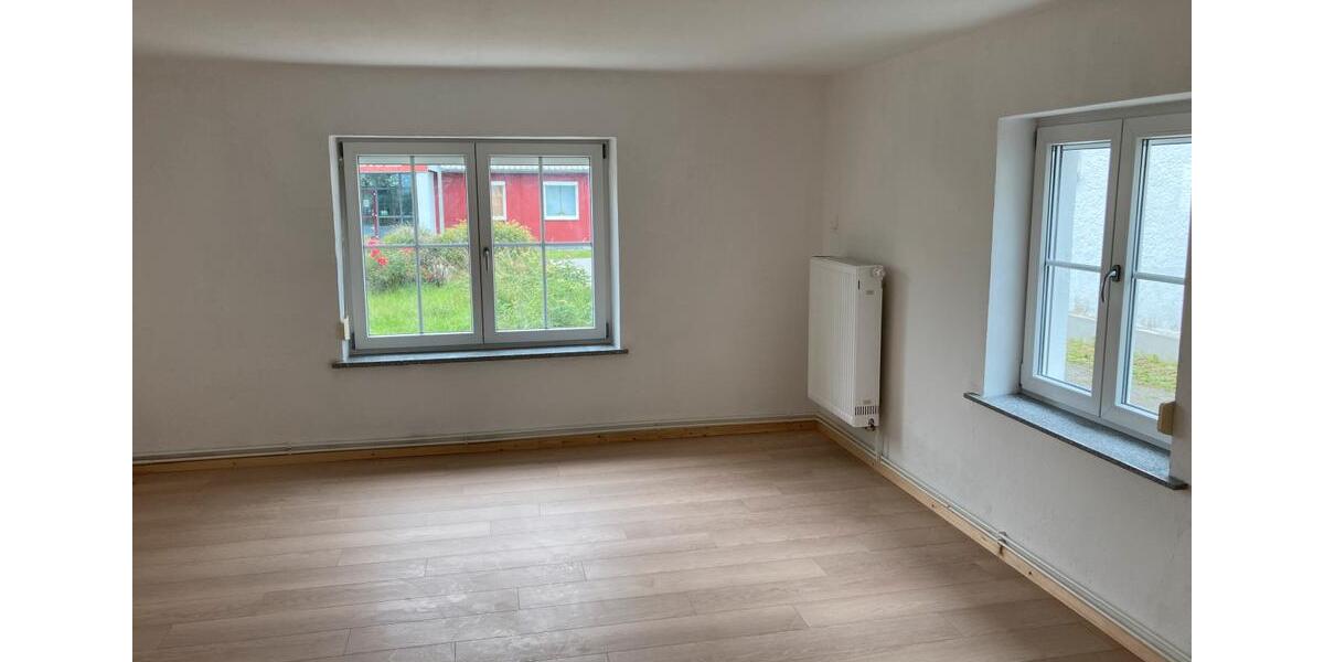 Einfamilienhaus Tittling - 5.5 Zimmer, 164 m&sup2;, 1.300&euro; | Angebot:24820200