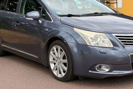 Toyota Avensis 214.000 km 6.490 &euro; Ziesar 14793