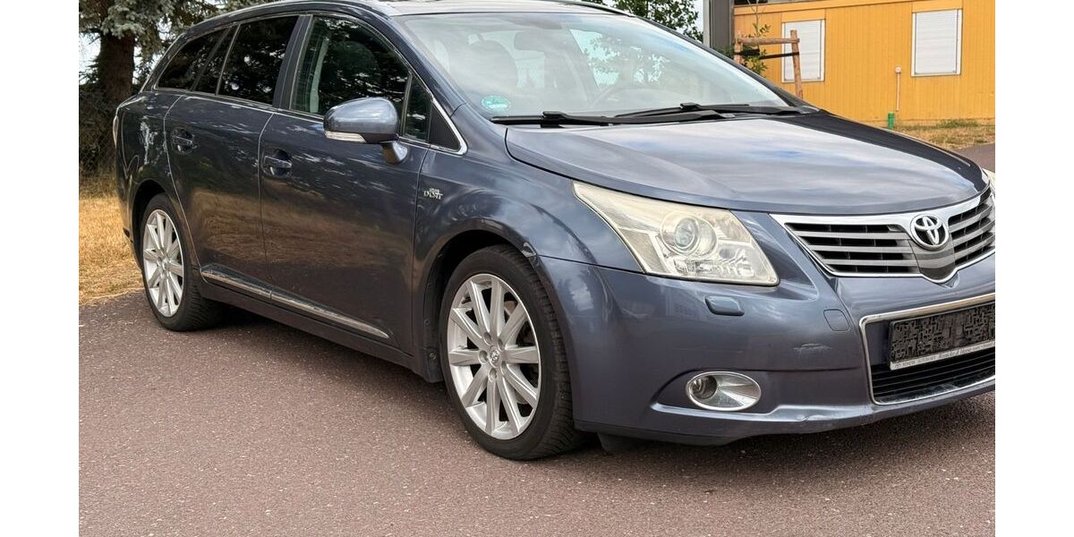 Toyota Avensis 214.000 km 6.490 &euro; Ziesar 14793