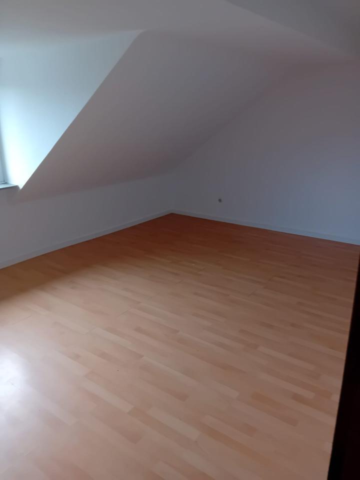 Schöne 2 Zimmer Dachgeschoß Wohnung in Bonn-Mehlem zimmer