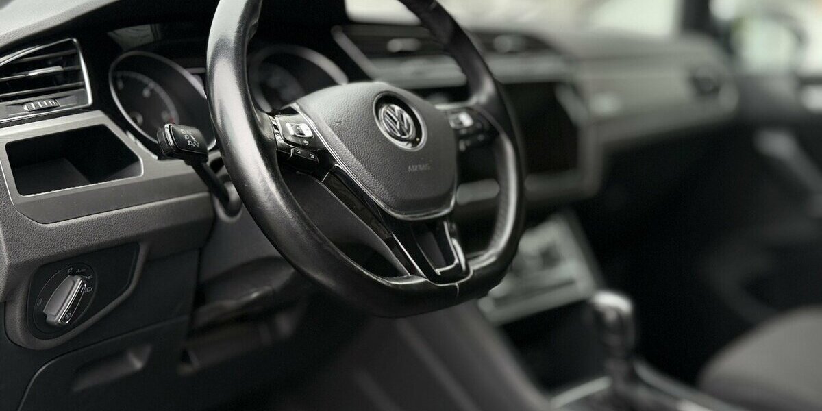 VW Touran 7 Sitze / Automatik / AHK / 1. Hd / Navi 110.000 km 23.490 &euro; Mönchengladbach 41066