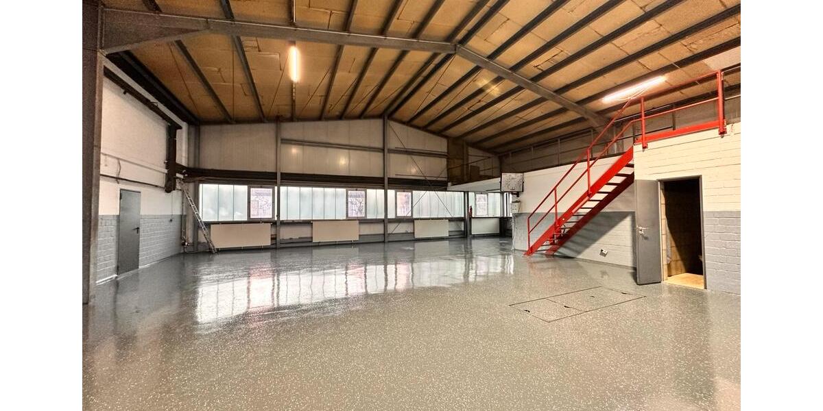 Zwei Gewerbehallen (ehem. Kfz-Werkstatt) in Dorsten-Wulfen zimmer