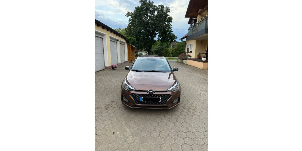 Hyundai i20 98.000 km 9.500 &euro; Pilsach 92367
