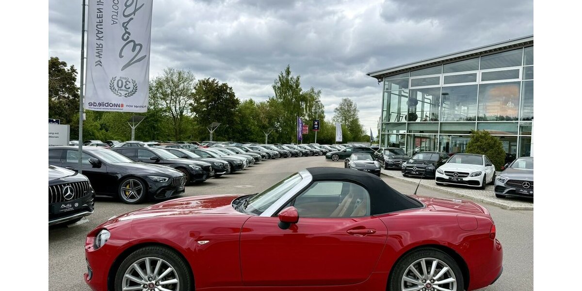 Fiat 124 Spider 1.4 LUSSO/BOSE/SITZHEIZUNG/PARKSENSOR 48.037 km 18.900 &euro; Villingen-Schwenningen 78054