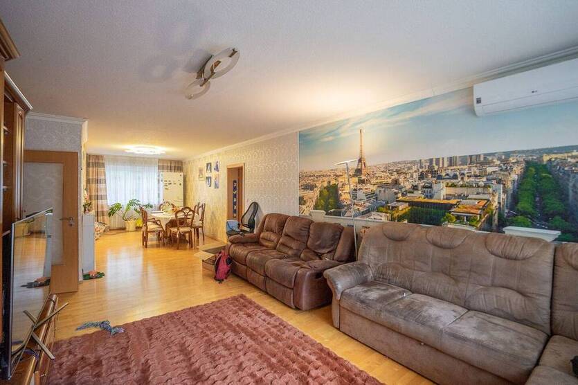 Helle 4-Zimmer-Wohnung mit ca. 104 m², sonnigem Balkon und großzügiger Raumaufteilung