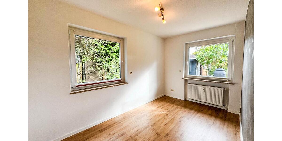 Erdgeschosswohnung in ruhigem Zweifamilienhaus mit überdachter Terrasse & Carport 4 zimmer