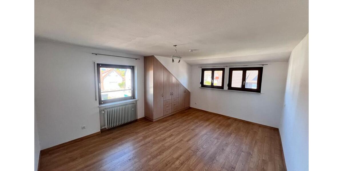 Dachgeschoßwohnung Sasbach - 3 Zimmer, 90 m&sup2;, 950&euro; | Angebot:26414200