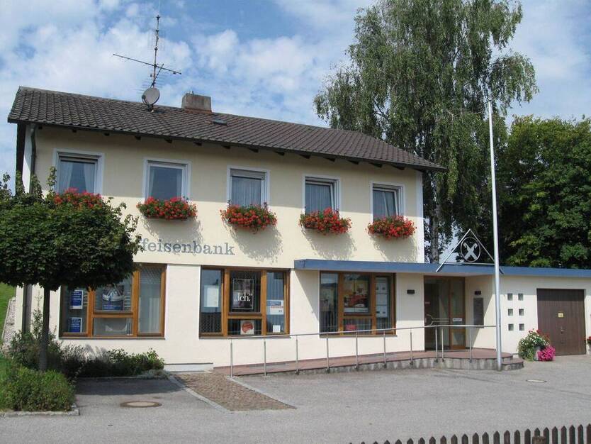 Ehemalige Bankfiliale - kann nach Mieterwünschen umgebaut werden