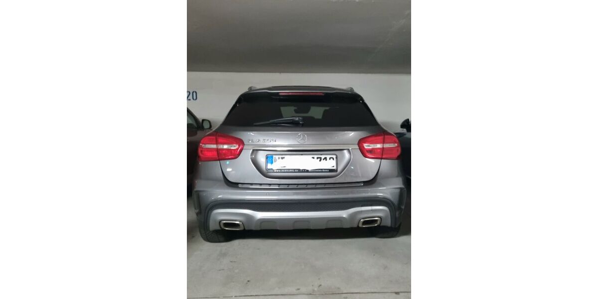 Mercedes-Benz GLA 200 150.100 km 12.500 &euro; Stuttgart 70195