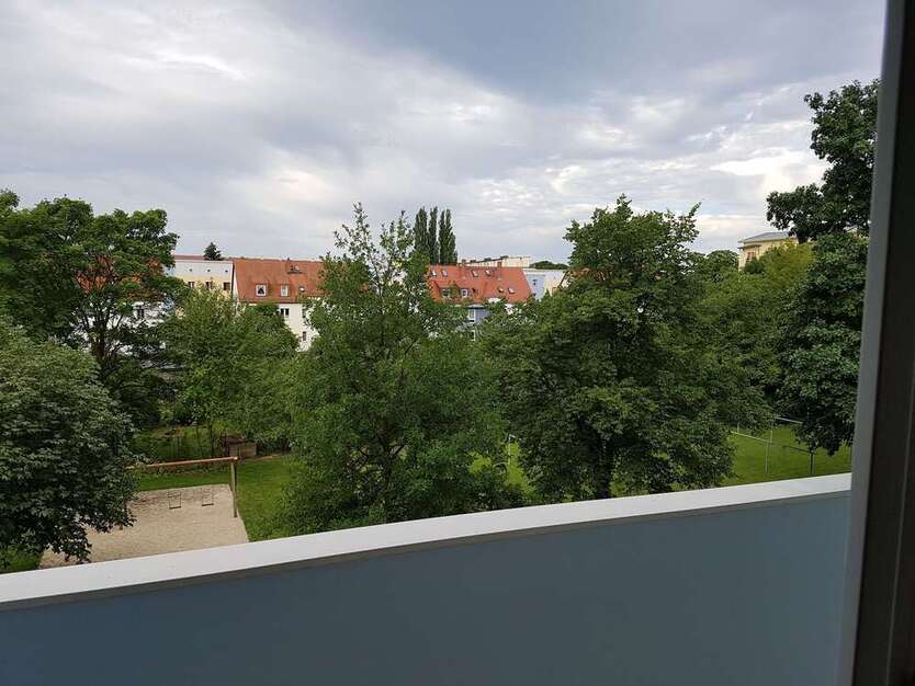 Wohnung zum Mieten in Dresden 400 € 49.36 m²