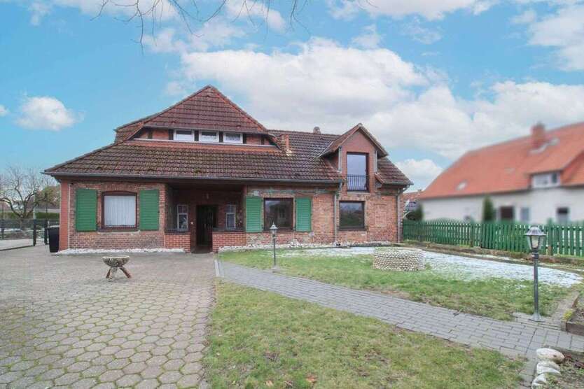 Haus zum Kaufen in Uetze 295.000 € 214.63 m²