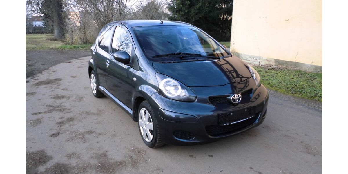 Toyota Aygo (X) 66.000 km 5.950 &euro; Glauchau 08371