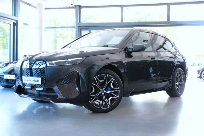 BMW iX 32.080 km 58.749 € München 81825