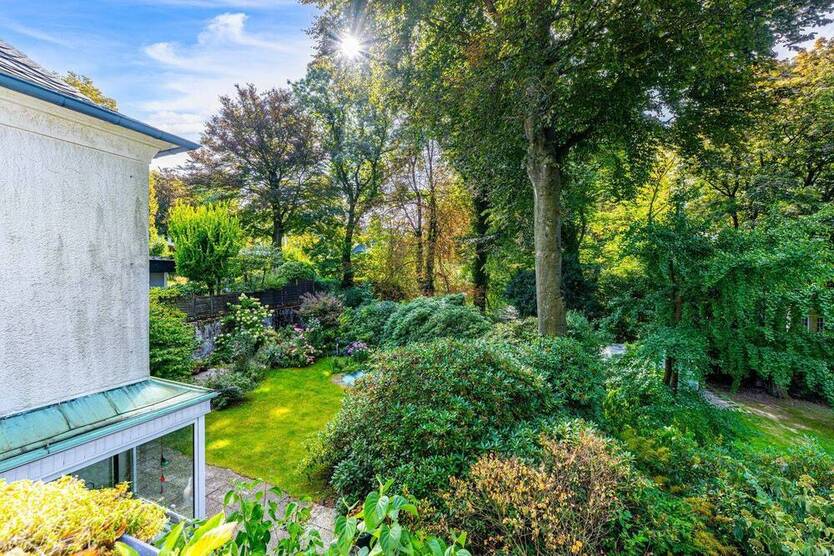 Imposantes Einfamilienhaus mit schönem Garten nahe City